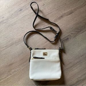 DOONEY & BOURKE WOMENS PEBBLE GRAIN LEATHER White TRIPLE ZIP CROSSBODY BAG GUC